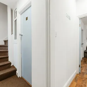 Gasthof Upton Park Bedrooms 25 Min To, London
