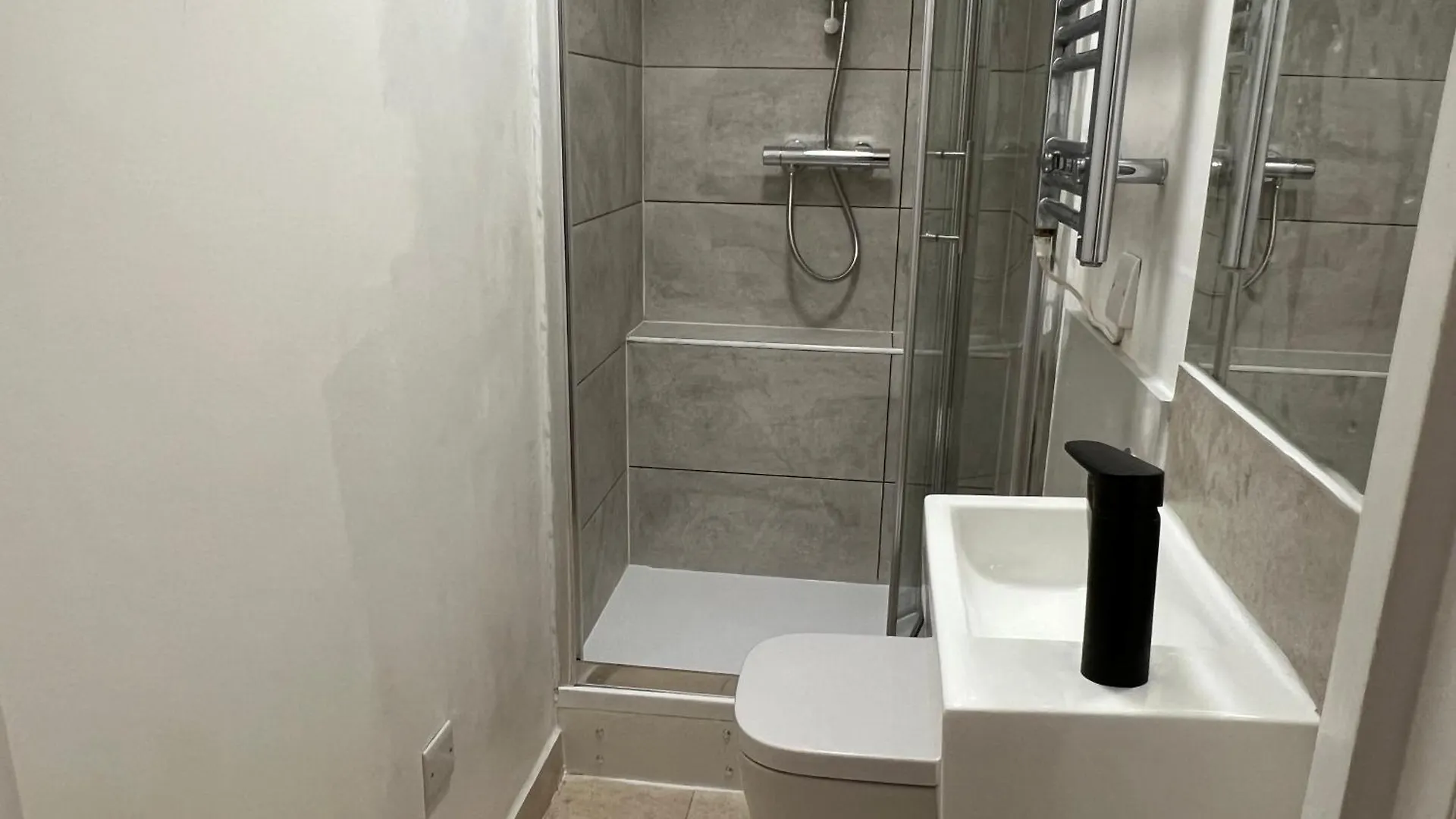 Guest house Quiet Double Room In Canada Water London United Kingdom
