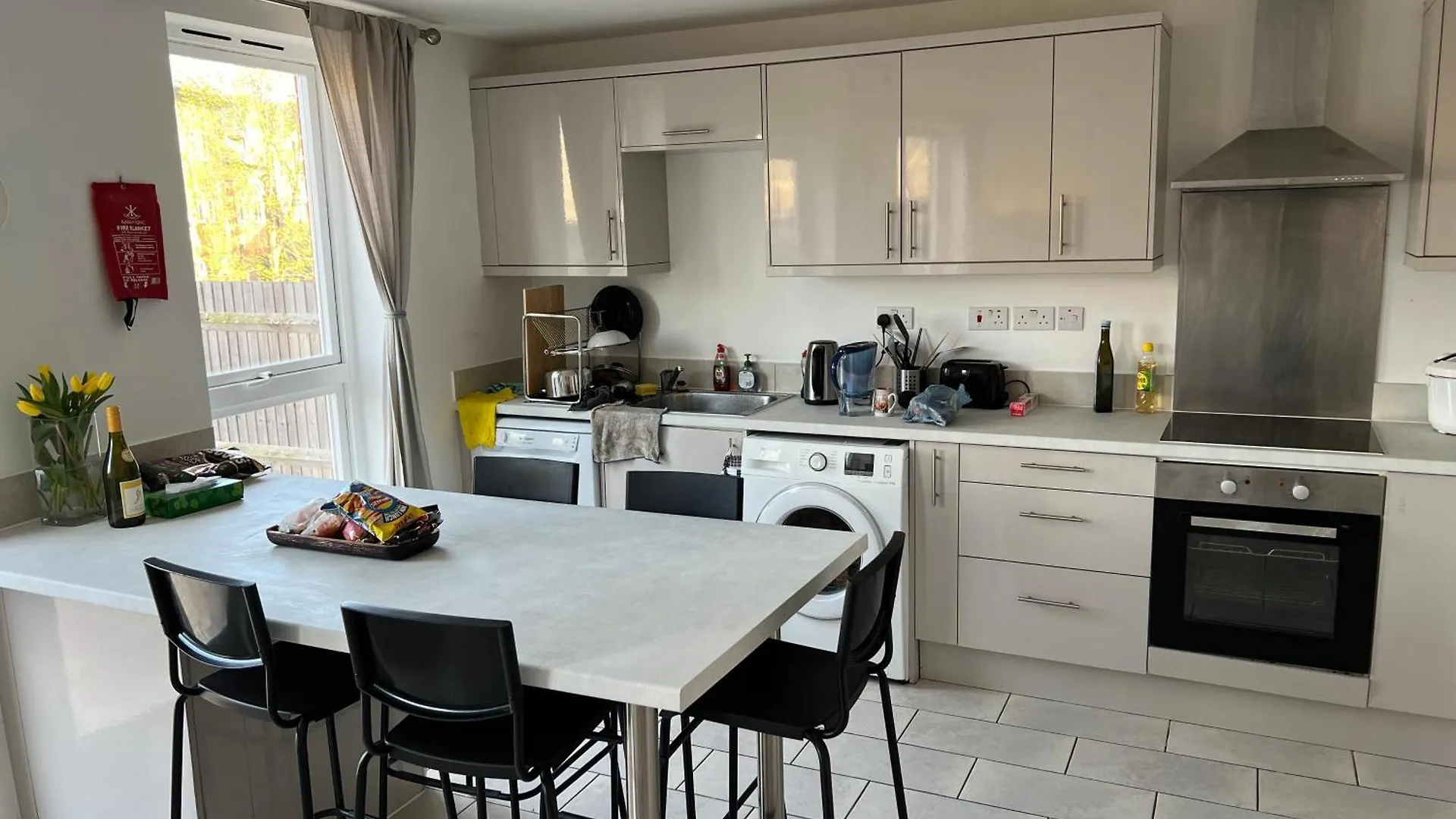 Quiet Double Room In Canada Water London Guest house
